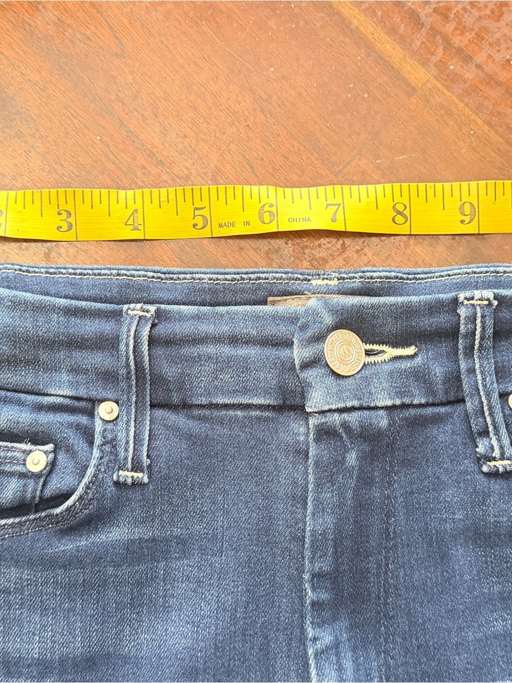 MOTHER Jeans in medium blue with tan leather patch - Picture 3 of 6